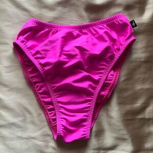 Cleo the Hurricane Essential High Rider Hot Pants